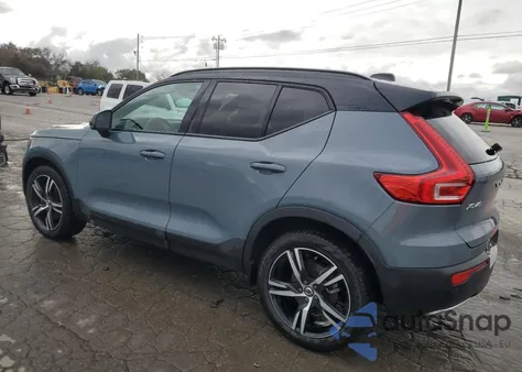 2020 Volvo Xc40 T5 R-Design z USA, uszkodzony, nr VIN YV4162UM6L2336690